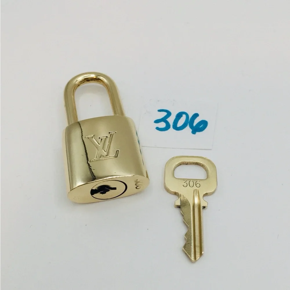 Authentic Louis Vuitton Lock and key 306 - Picture 5 of 8
